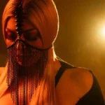 Johanna στο music video του τραγουδιού «Να μη σε δω ξανά» που έγινε viral σε Spotify και TikTok