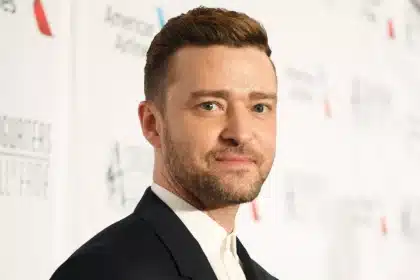 Justin Timberlake σε βίντεο από τη σύλληψή του να μιλά με αστυνομικούς