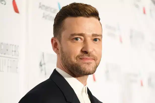 Justin Timberlake σε βίντεο από τη σύλληψή του να μιλά με αστυνομικούς