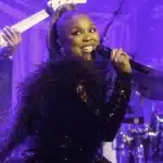 Lizzo στο νέο video Don’t Make Me Love U σε σκηνή με τον παλιό της εαυτό και συμβολική εικόνα