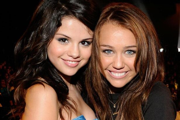 Miley Cyrus και Selena Gomez στο Hannah Montana με αφορμή τα 20 χρόνια της σειράς