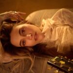 Paris Jackson κυκλοφορεί το νέο single Zombies In Love που προαναγγέλλει νέο άλμπουμ