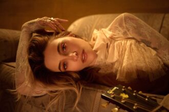 Paris Jackson κυκλοφορεί το νέο single Zombies In Love που προαναγγέλλει νέο άλμπουμ