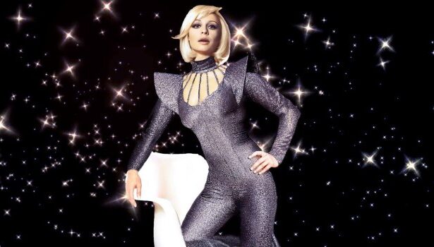 Raffaella Carrà σε τηλεοπτική εμφάνιση, αποκαλύψεις για τον υιοθετημένο γιο και την περιουσία της