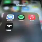 streaming απάτη AI μουσική ψεύτικα streams εκατομμύρια υπόθεση