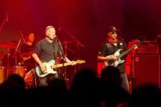 Bruce Springsteen στη σκηνή σε συναυλία με έντονο πολιτικό λόγο και αντιδράσεις από τον Trump