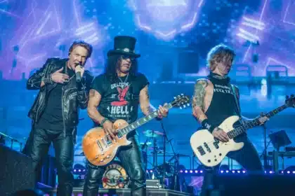 Guns N’ Roses σε συναυλία στο São Paulo με έντονη σκηνική παρουσία και ιστορικό setlist