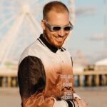 HUGEL σε live performance με crowd και visuals σε open-air venue όπως το Θέατρο Βράχων στην Αθήνα