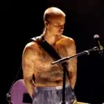 Justin Bieber σε ζωντανή εμφάνιση στο Λος Άντζελες πριν το Coachella με έντονη σκηνική παρουσία