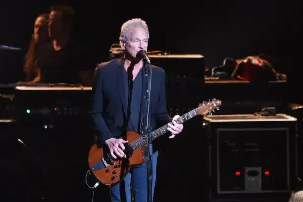 Lindsey Buckingham των Fleetwood Mac μετά την επίθεση με άγνωστη ουσία στη Santa Monica