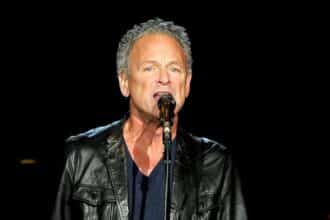 Lindsey Buckingham σε δημόσια εμφάνιση με έντονη παρουσία εν μέσω υπόθεσης stalking