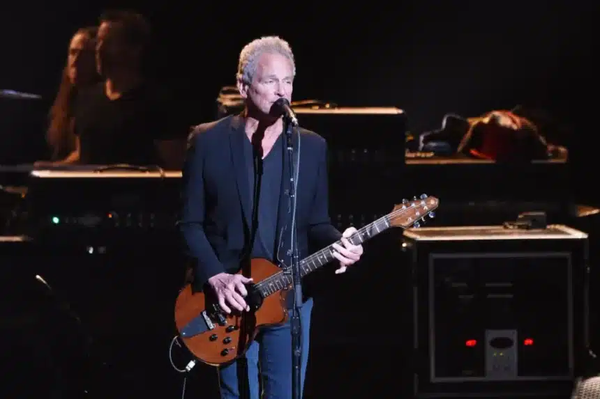 Lindsey Buckingham των Fleetwood Mac μετά την επίθεση με άγνωστη ουσία στη Santa Monica