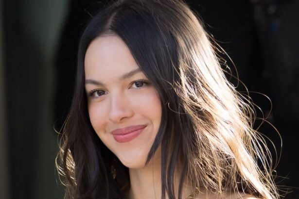 Olivia Rodrigo σε καλλιτεχνική φωτογράφιση από το νέο άλμπουμ με ρομαντική και συναισθηματική αισθητική