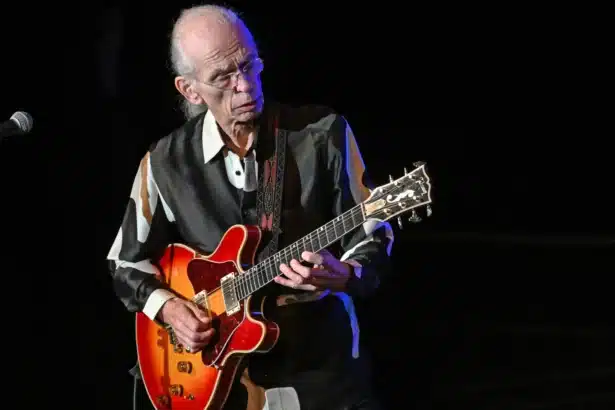 Steve Howe των Yes σε live εμφάνιση πριν την αναβολή της περιοδείας λόγω κατάστασης υγείας