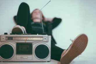 Σχέση μουσικής και νοητικής ικανότητας μέσα από στίχους και επιλογές ακρόασης