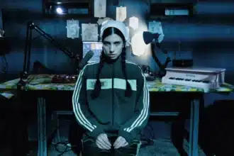 Nadya Tolokonnikova από Pussy Riot με χαρακτηριστική αισθητική performance και πολιτικό μήνυμα