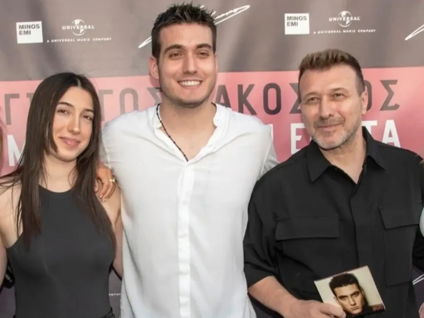 Γιάννης Πλούταρχος σε ερμηνεία στο «Άλα Παλιά» με λαϊκό ύφος και έντονο συναίσθημα