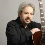 Αντώνης Βαρδής live στο Καλλιμάρμαρο μέσα από το άλμπουμ Με Μια Αγκαλιά Τραγούδια