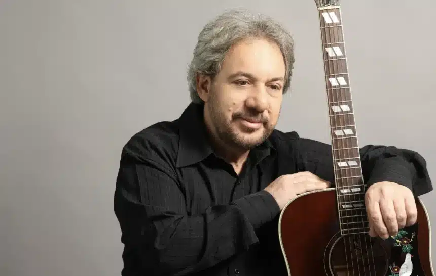 Αντώνης Βαρδής live στο Καλλιμάρμαρο μέσα από το άλμπουμ Με Μια Αγκαλιά Τραγούδια